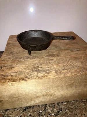 Sartén de hierro fundido Pleasant Company Addy ¿retirada? American Girl Foto 1 de 3