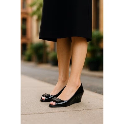 Zapatos de salón de cuña BERTONAGLI para mujer marrón charol punta abierta detalle lazo talla 7 Foto 1 de 4