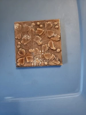 Azulejo Low Art Works 6"x6" hoja y baya diseño floral azulejo artes y manualidades Chelsea Foto 1 de 2