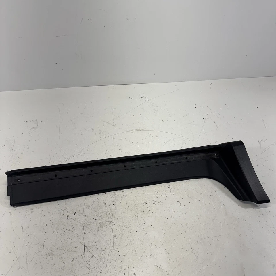 OEM 2018-2024 CHEVROLET EQUINOX PANEL BASCULANTE TRASERO DERECHO MOLDURA 84167857 Foto 1 de 4