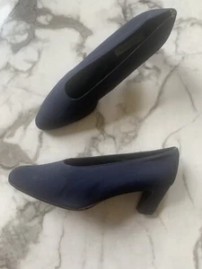 ANN TAYLOR Silk Fabric Classic Pump-Size 8.5 / Midnight Blue/Black - Picture 1 of 5