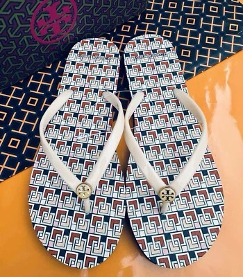 NUEVO EN CAJA Sandalias Chanclas Delgadas Tory Burch PVC/EVA Rosa Tímido Picnic Geo Dorado Logo Talla 9 Foto 1 de 4