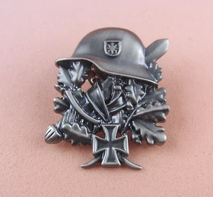 Pin HELM und EICHENLAUB Anstecker Soldat EK Militaria Butterfly Verschluss - 106 - Bild 1 von 2