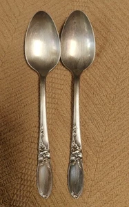 Set of 2 Community White Orchid spoons 6 3/16" - Picture 1 of 2