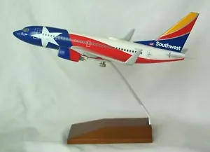 SOUTHWEST AIRLINES 737- 700 1:130 LONESTAR DESK MODEL SKYMARKS - EXECUTIVE - Picture 1 of 1