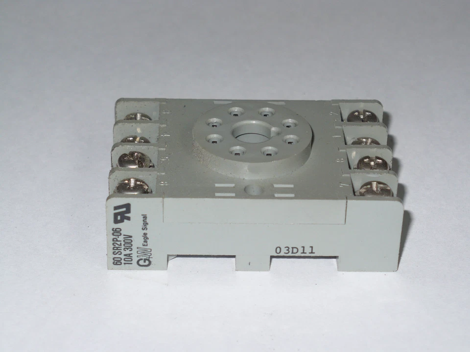 Enchufe de relé Eagle 60 SR2P-06, usado Foto 1 de 1