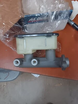 NOS 1990-1994 CHEVY/GMC TRUCK Master BRAKE  Cylinder 18030664 TO 19176314 - Image 1 of 4