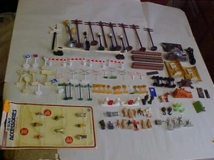 Lote De Colección Escala O & 027 Tren BASURA - Personas - Postes - Letreros - Ganchos Grúa - Imagen 1 de 15