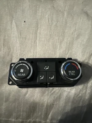 Nissan Armada 2008-2012 control de clima 27511 ZQ00A Foto 1 de 4