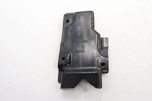 2023 - 2025 DODGE HORNET SOPORTE GUARDABARROS DELANTERO IZQUIERDO OEM 68492556AA - Imagen 1 de 10