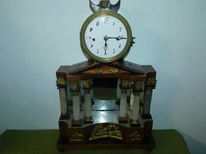 Orologio da portale Biedermeier con 6 colonne in alabastro! orologio molto insolito! - Foto 1 di 19