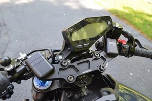PLACA ADAPTADORA CLIPON YAMAHA 2014-2016 FZ09 1,5" PULGADAS WOODCRAFT CON BARRAS NEGRAS - Imagen 1 de 3