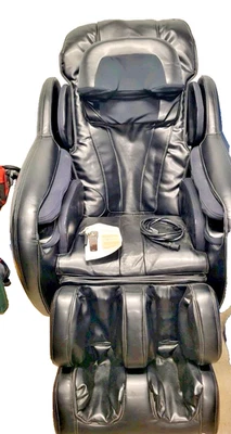Silla de masaje Brookstone uAstro2 gravedad cero.  7 zonas y calor. Foto 1 de 3