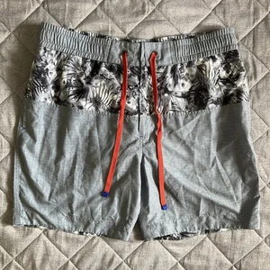 Robert Graham Swim Trunks Men’s 36 Gray Floral Skull Pockets 7” Inseam - Picture 1 of 14