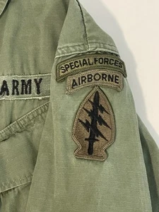 Vietnam 1969 US Army cappotto camicia grandi forze speciali toppe aviotrasportate OG-107 - Foto 1 di 21