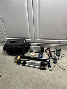JVC GR-FXM39EK Compact VHS Video Camera with Bag, Charger, Tripod, Counterweight - Picture 1 of 14