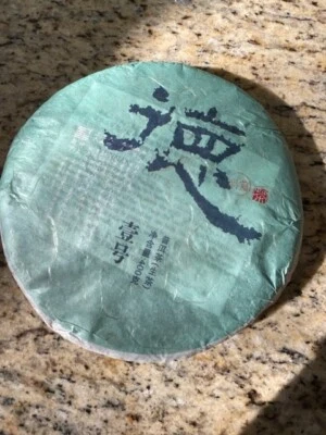 罕见 2008 年复古普洱生茶蛋糕 – 400 克 | 收藏家宝石 — 第 1/3 张图片