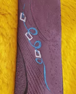 1980s ~ VINTAGE METROPOLIS ~ SKINNY MENS TIE ~ PURPLE BLUE ~ POP NEW WAVE ~ 56" - Picture 1 of 3