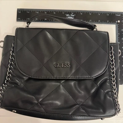 Bolso de Mano GUESS Acolchado con Asa Superior Cuero Sintético Negro Sin Correa Adicional Foto 1 de 4