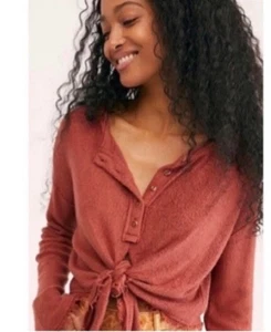 Top Henley FREE PEOPLE Emma Red Rocks nuovo con etichetta S - Foto 1 di 13