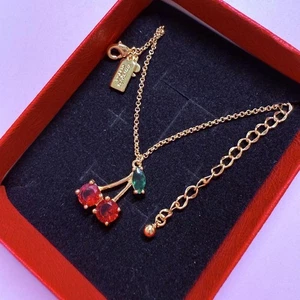 collana ciondolo ciliegia kate spade new york macherie - Foto 1 di 9