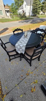 Mesa de campo redonda de madera maciza Foto 1 de 2