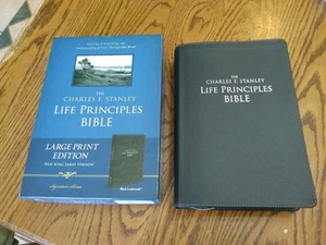 NKJV Charles Stanley Life Principles Bible LARGE PRINT- Black Leathersoft - Imagen 1 de 14