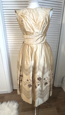 Vestido de fiesta vintage años 50 dorado satinado calce y acampanado noche tul y bordado floral Foto 1 de 4