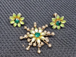Vintage Green & Gold Flower Brooch w/ Matching Earrings - Picture 1 of 10