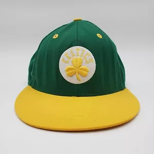 Cappello Boston Celtics 100% lana Adidas taglia 7 1/8 cappello NBA giallo trifoglio LEGGI - Foto 1 di 18