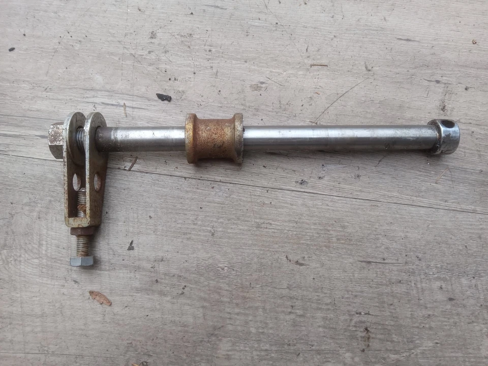 Yamaha YR1 350 1968 eje trasero perno doble yr2 r3 fabricante de equipos originales Foto 1 de 1