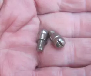 2 Fissaggi Carr perno scanalato per vecchia macchina a scatto tipo vite anni 30 40 - Foto 1 di 3