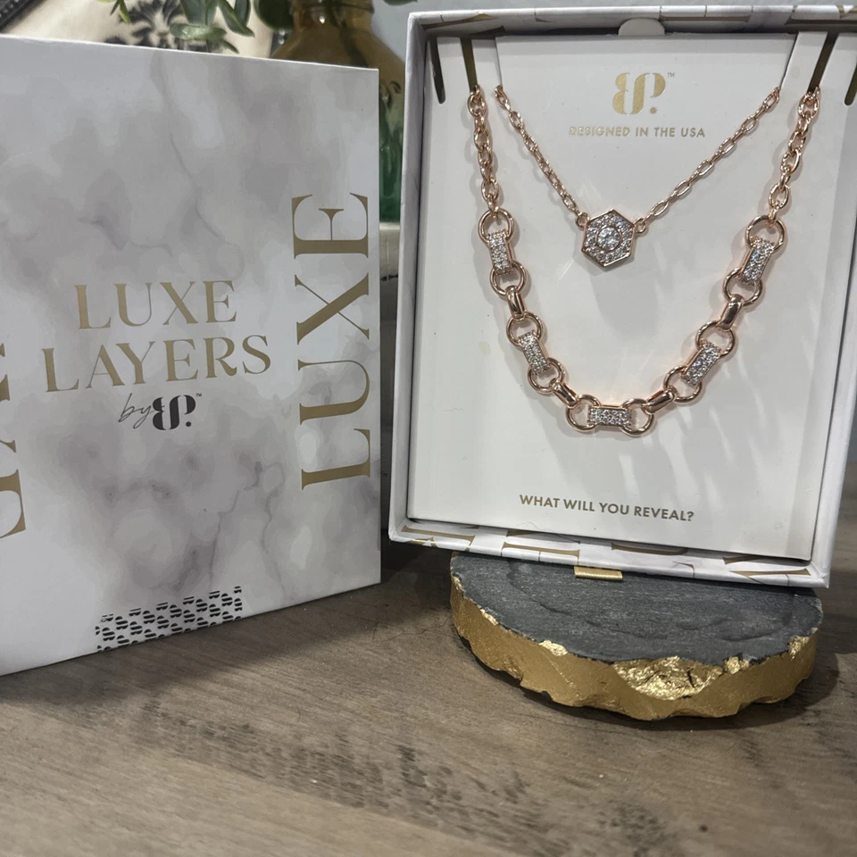 Colar Bomb Party: Luxe Layers 2025 Collection, NK20138 "Connected by Fate" - Imagem 1 de 4