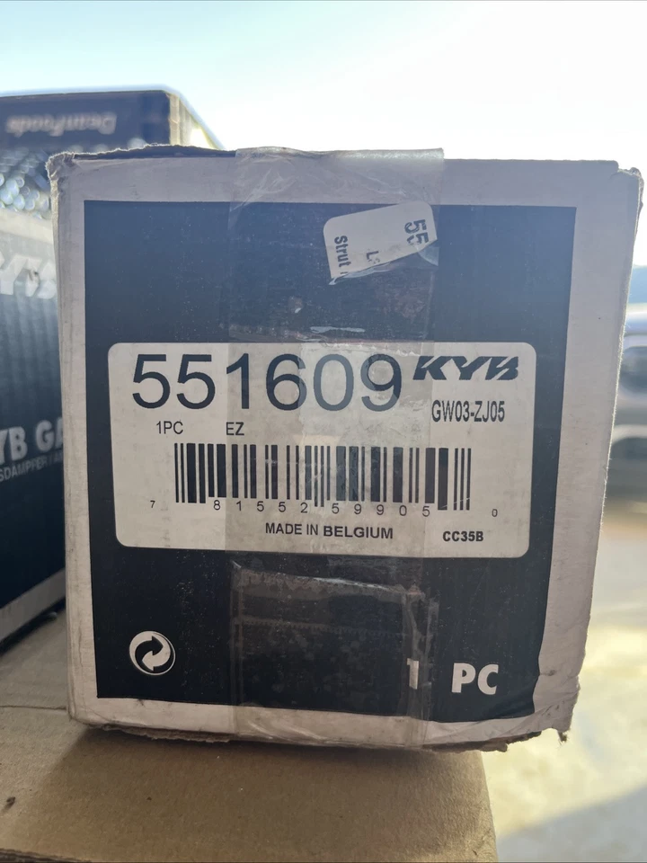 Suspensión Strut Gas-a-Just KYB 551609 compatible con 2000 2001 2002 01 02 Jaguar S-Type Foto 1 de 3