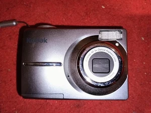 Kodak Easyshare Digitalkamera C813 8.2MP Kompakt Digitalkamera getestet & funktioniert - Bild 1 von 6