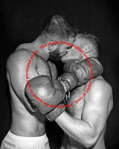 2 Boxers Kiss - Picture 1 of 1