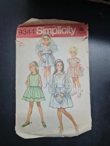 Simpllicity 9344 Dress Pattern - Picture 1 of 2
