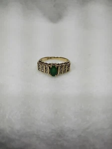 Ring 10 Karat Gelbgold Smaragd und Diamant Größe 5 1\2 - Bild 1 von 3