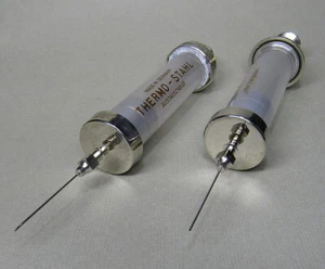 2 DIFFÉRENTS ANCIENS SERINGUES MÉDICAUX 10ml.10ml #15222 - Foto 1 di 7