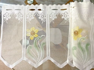WHITE POLYESTER LACE CAFE NET CURTAIN ~ 2 METERS x 31 CM DEEP~ YELLOW FLOWER - Picture 1 of 2