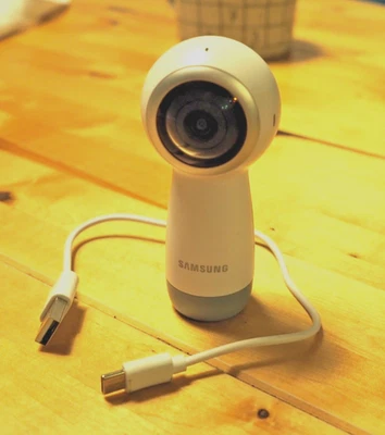 SAMSUNG Gear 360 / 360° Kamera SM-R210 - Bild 1 von 4