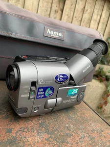 Sony Video 8 Handycam CCD-TRV11E Camcorder with Case & Accessories Working - Picture 1 of 11