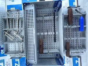 4mm and 6.5mm CANNULATED SCREW REMOVER INSTRUMENT SET (26 pcs ) - Picture 1 of 8