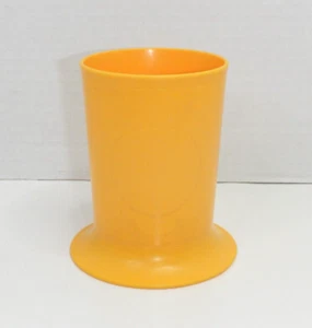 Vintage Tupperware 1318 kleines Diner Blumen-Schnabeltasse mit Fuß - OHNE DECKEL - exzellenter Zustand - Bild 1 von 3