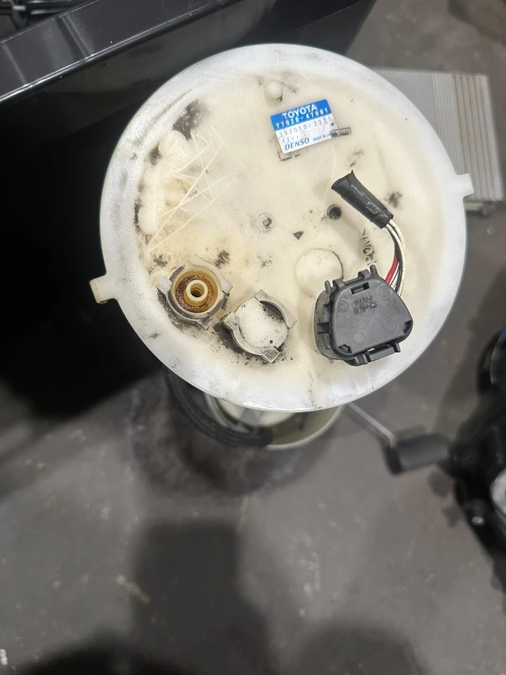 2010 2015 TOYOTA PRIUS ТОПЛИВНЫЙ НАСОС OEM + - Изображение 1 из 4