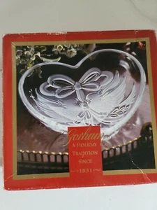 MODERNO GORHAM Plato Corazón de Cristal 1831 Tradiciones de Navidad Cardenales - Imagen 1 de 3