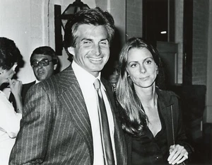 George Hamilton 1978 Original Type 1 Photo Vintage 8x10 Celebrity Memorabilia - Picture 1 of 1