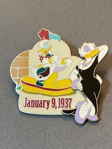 DLR - Daisy Duck 2002 January 9 1937 Limited Edition 65th Anniversary Pin - Picture 1 of 7