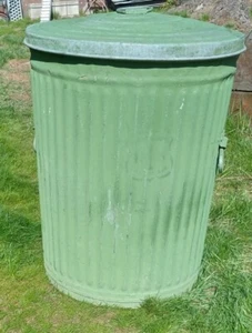 1966 REEVES HEAVY DUTY 32 GALLON GREEN TRASH CAN with MATCHING 65 LID 29" TALL  - Picture 1 of 12