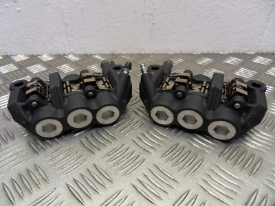 Pinças de freio dianteiras radiais Yamaha R1 14B Monobloc (ponto prata) 2009 a 2014 - Imagem 1 de 4